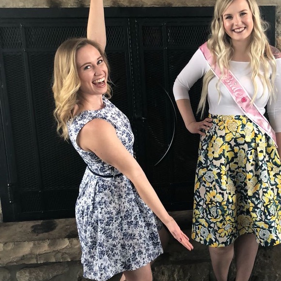 Suzy Shier Blue and White Floral Dress - Picture 5 of 6